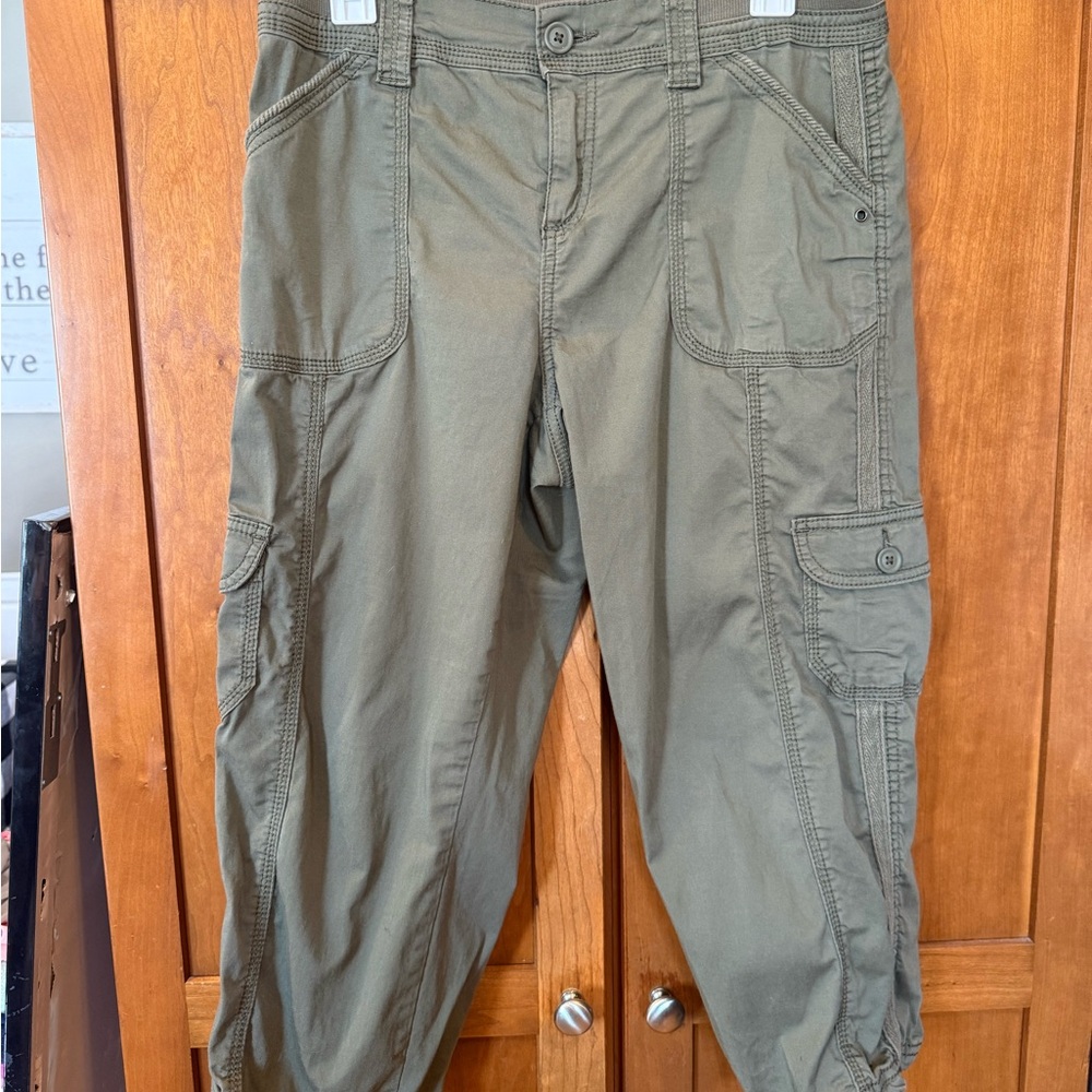 Women’s Cargo Capris
